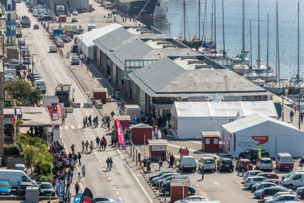 La foule se pressant au festival etonnants Voyageurs en 2018 à l'entrée du Quai St-Malo